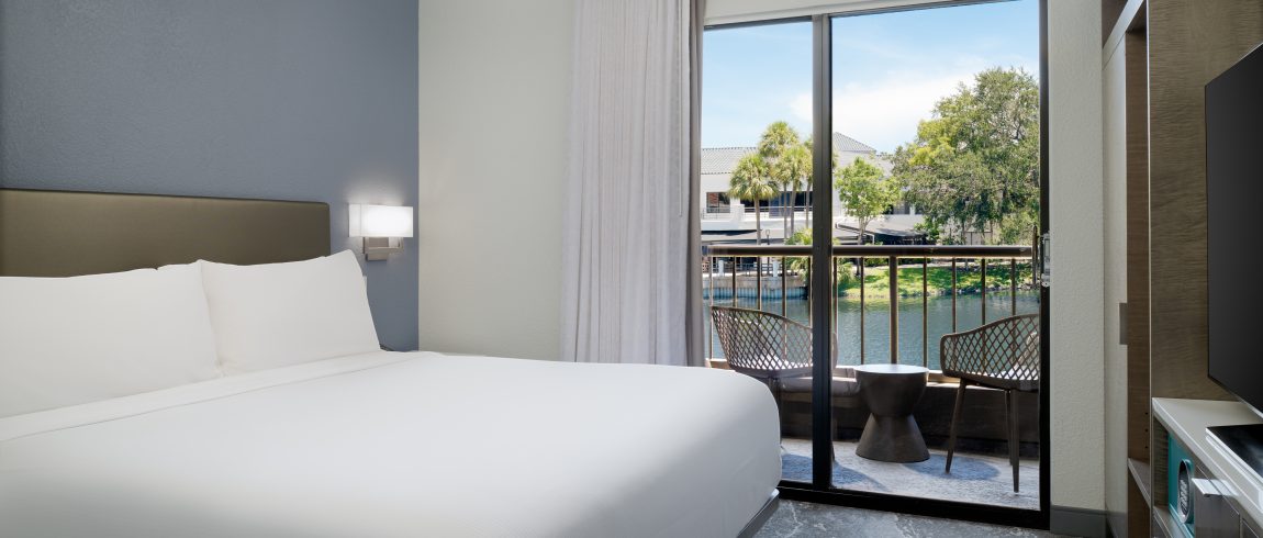 King Bed – Lake View King bed overlooking the lake