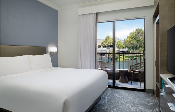 King bed overlooking the lake